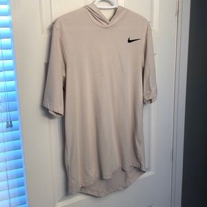Hooded short-sleeve Nike Dri-Fit training shirt.